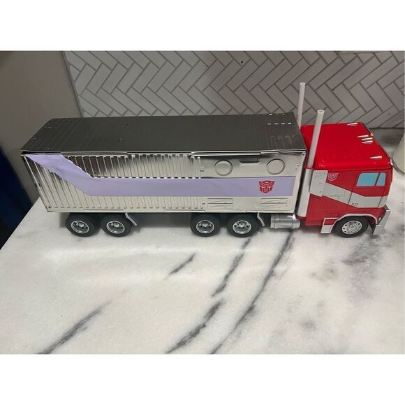 Transformers Rise Of The Beast Optimus Prime Popcorn Truck Tin AMC exclusive - Picture 1 of 15
